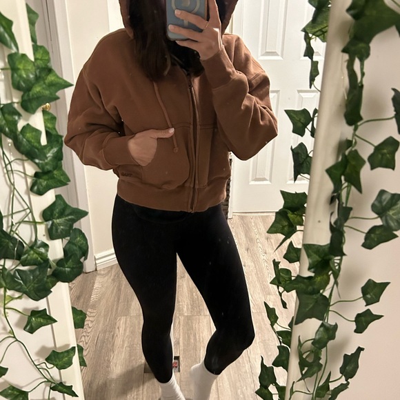 Aritzia TNA Boxy Cropped Hoodie Brown Small - Picture 5 of 5